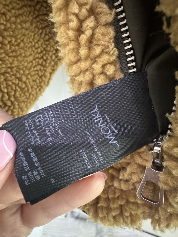 Двустранно яке Monki