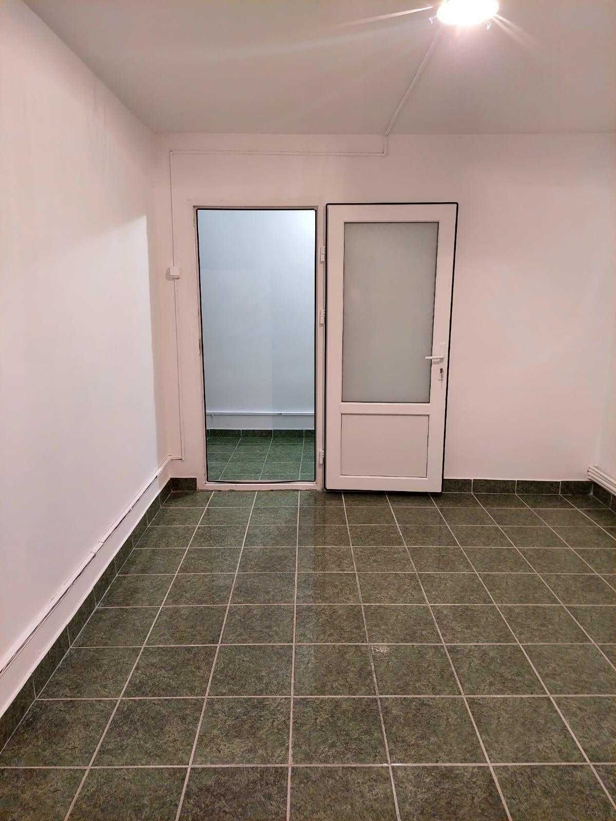Inchiriez spatiu comercial 100 mp utili