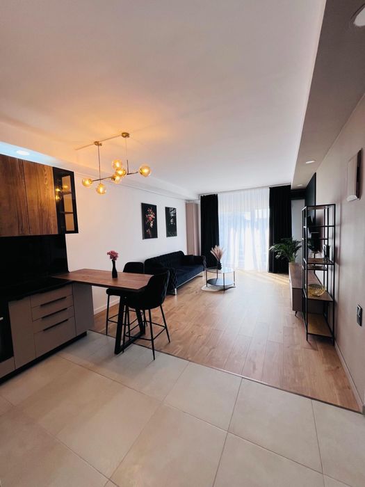 Inchiriez apartament 2 camere Cosmopolis.