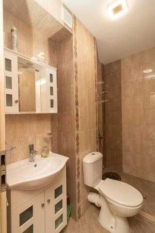 Дава се под наем Двустаен апартамент в София, Кръстова вада - 64 кв.м за 700 € - Снимка #2