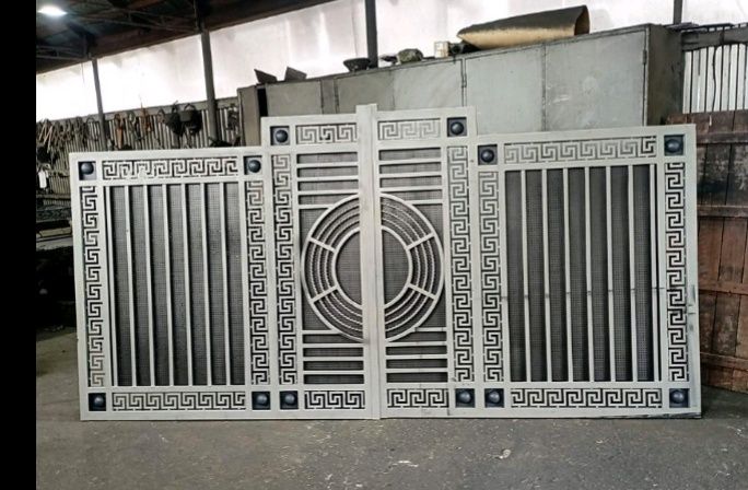 Porți Garduri Balustrade Mâini Curente din fier forjat