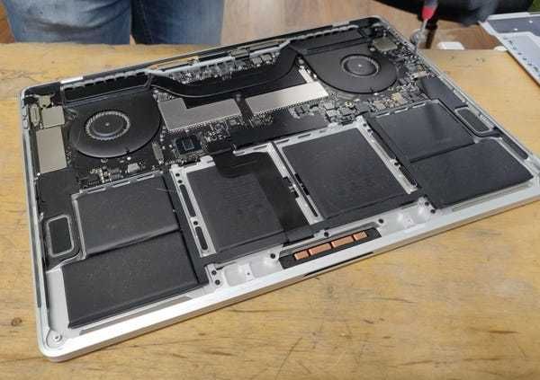 Piese din dezmembrari si Service pentru orice model de Apple MacBook