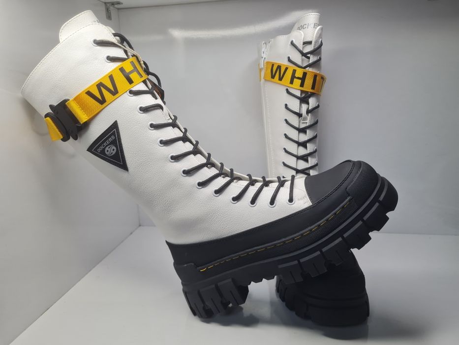 Ботуши Dockers 

Чисто нови с кутия.

Размер 37 стелка 23.5 см.

Цена