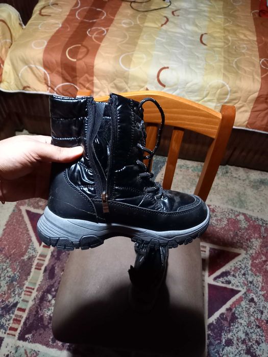 Зимни  боти само са пробвани