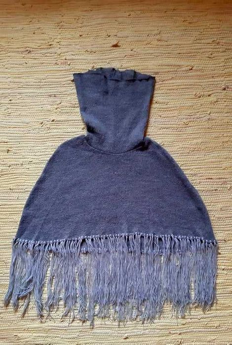 Пончо с ресни - цвят сив