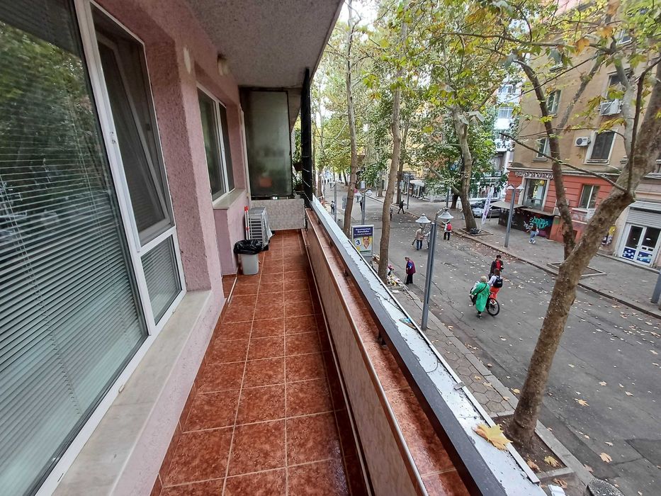 Продава се Двустаен апартамент в Бургас, Център - 87 кв.м за 1524 €/кв.м - Снимка #13