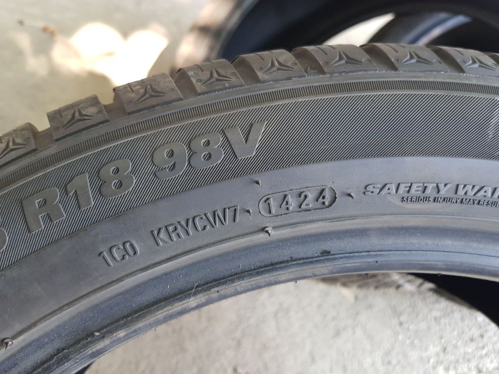 235/45/18  kumho
