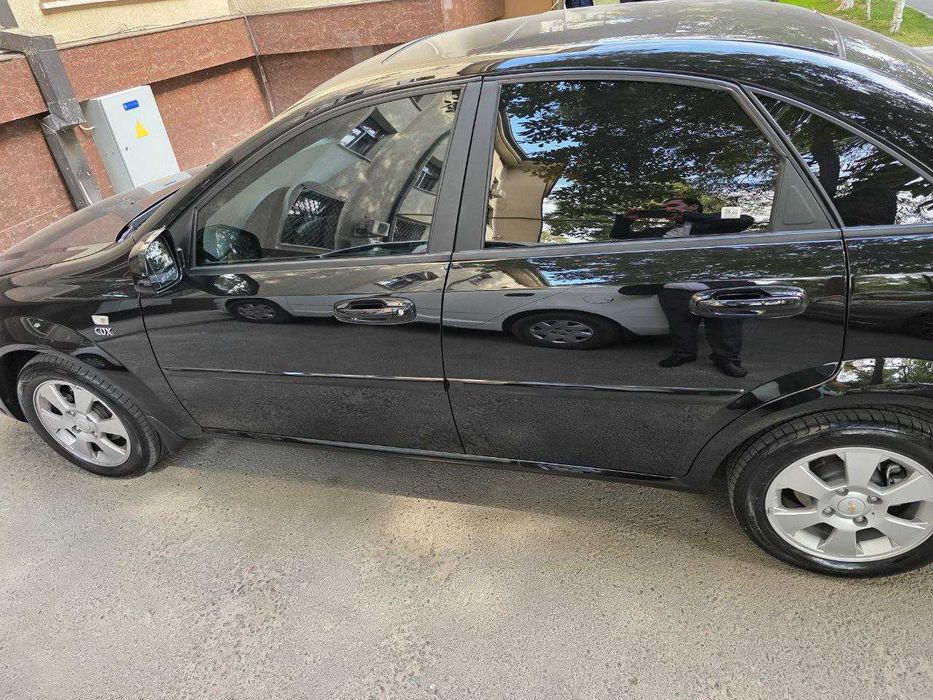 Продается Chevrolet Gentra AT. Чёрный Full позиция