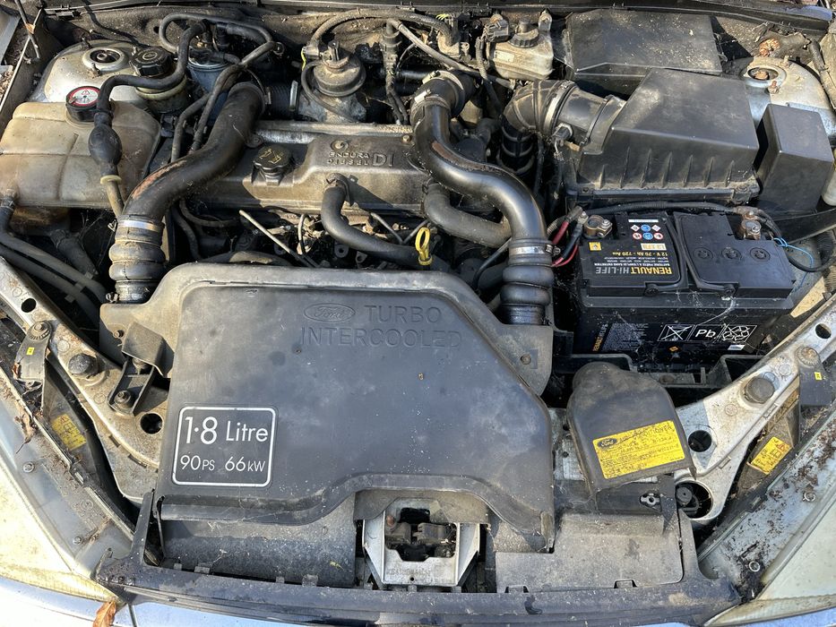 Vand Ford focus pentru  dezmembrare an 2001