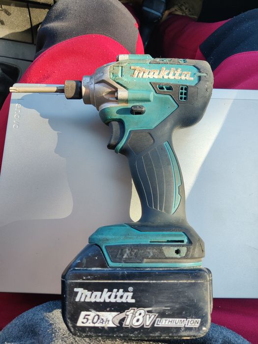 Vând 2 bormașini Makita cu Acumulatori