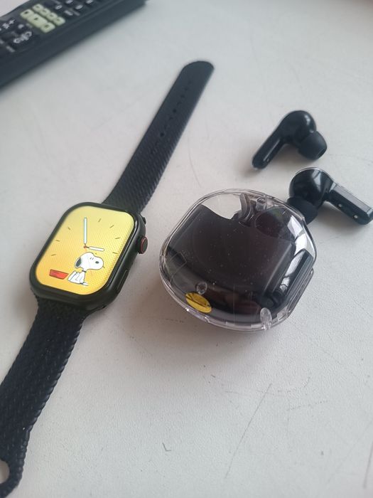 Продам часы с коробкой+подарок наушники