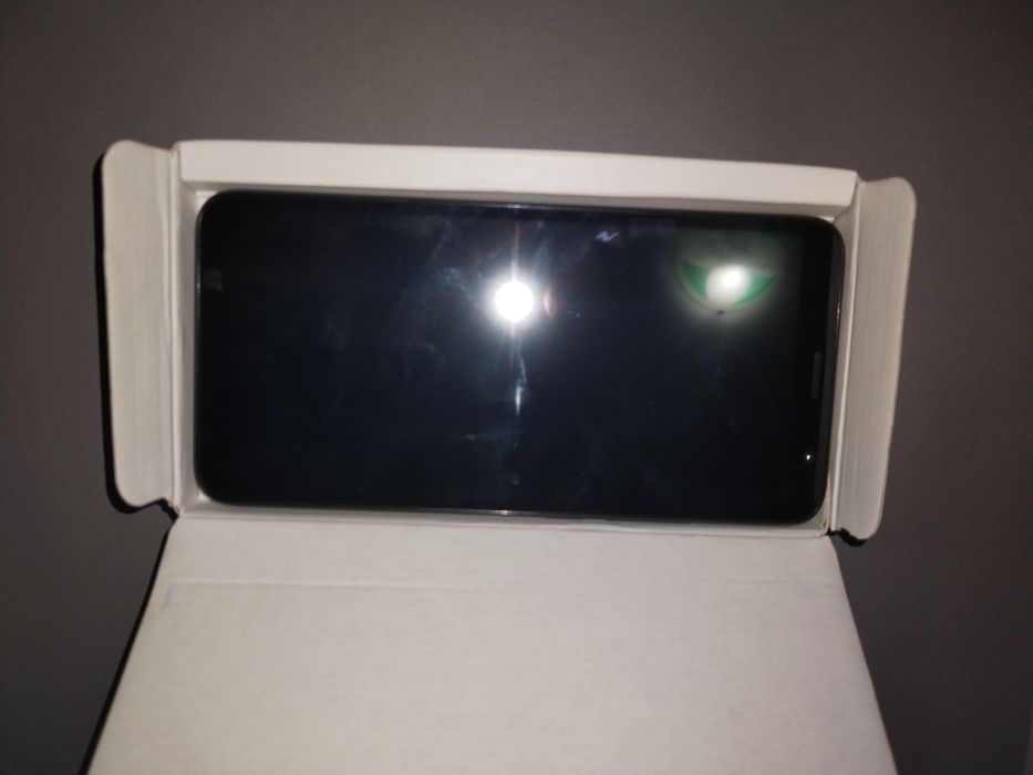 Vând telefon TCL 403 NOU