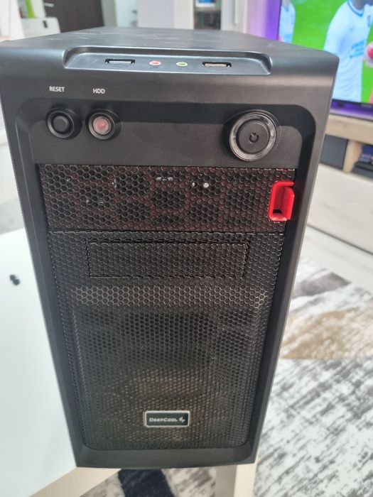 Carcasa Deepcool si sursa Aqirys