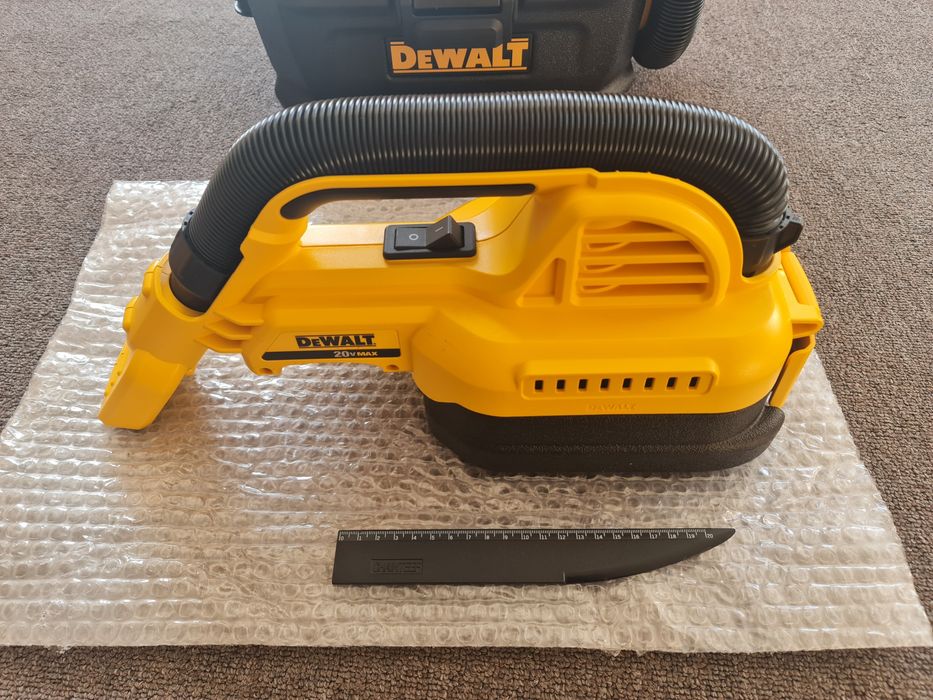 Продам аккумуляторный пылесос Dewalt