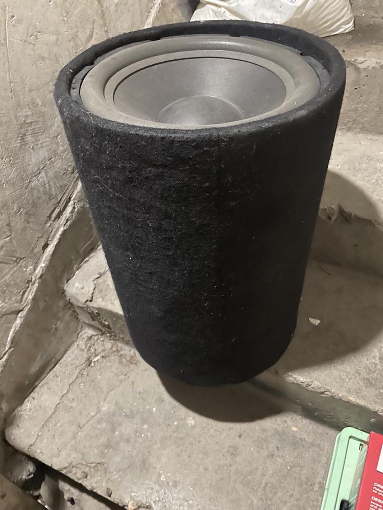 Продавам бас каса