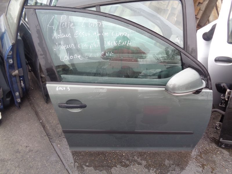 Vand usi vw golf5 din 2005 fata dreapta,spate dreaptea +oglinda.