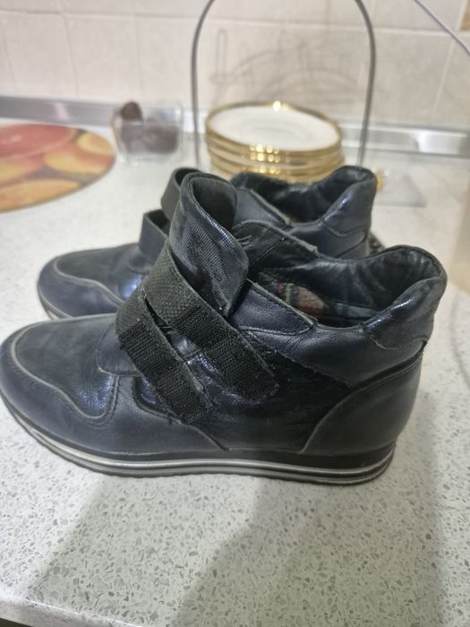 Продам ботинку для девушек