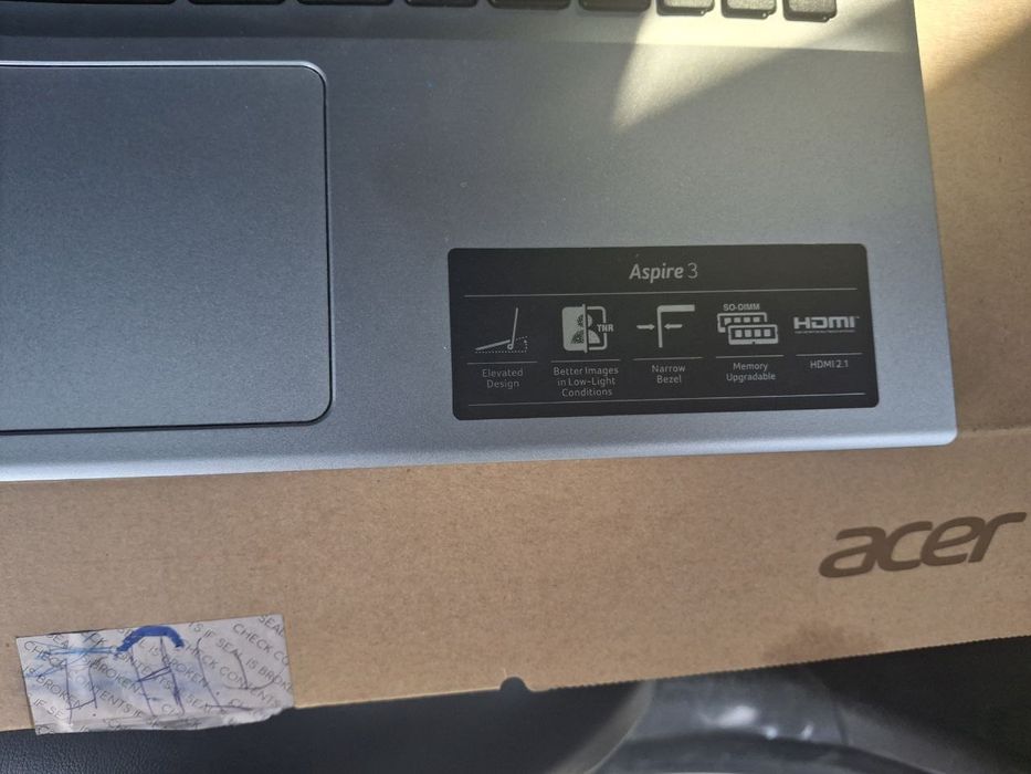 Notebook aser deyarli yangi