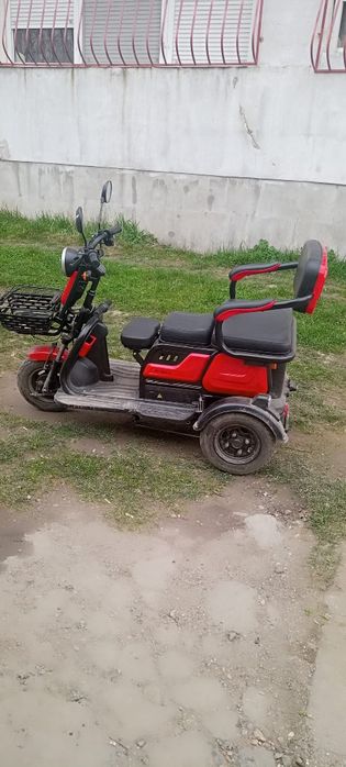 Vând tricicleta electrica noua
