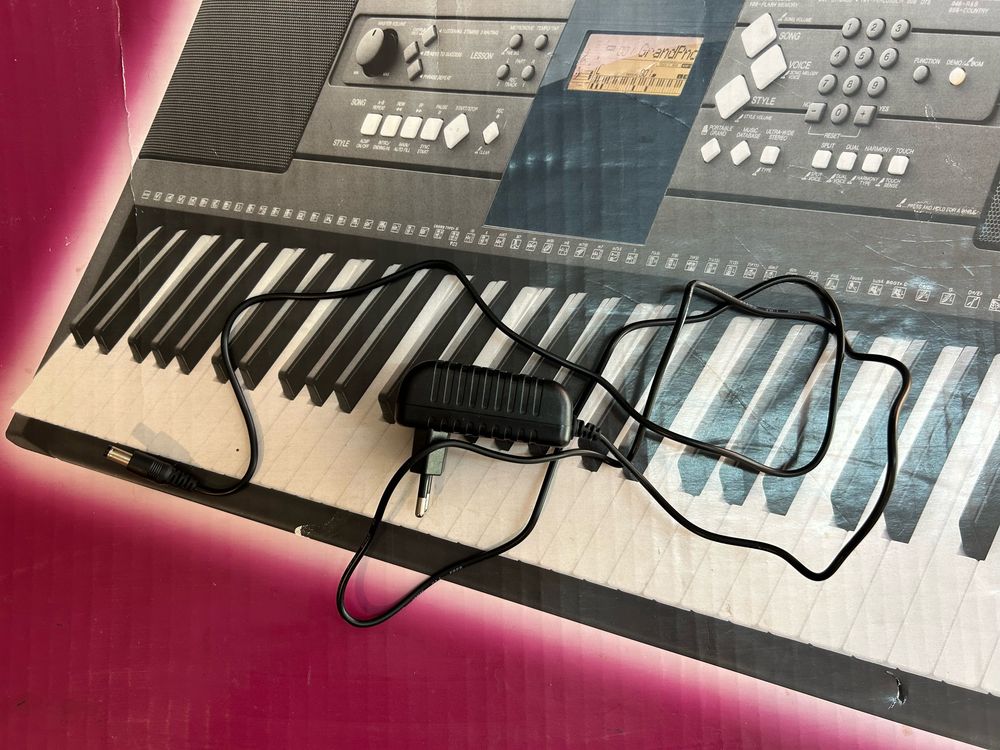 Синтезатор - Yamaha PSR E333