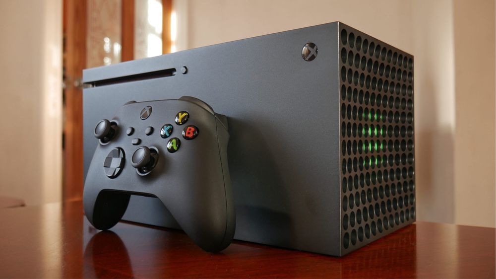 Xbox Series X с два контролера - като нова (неизползвана)