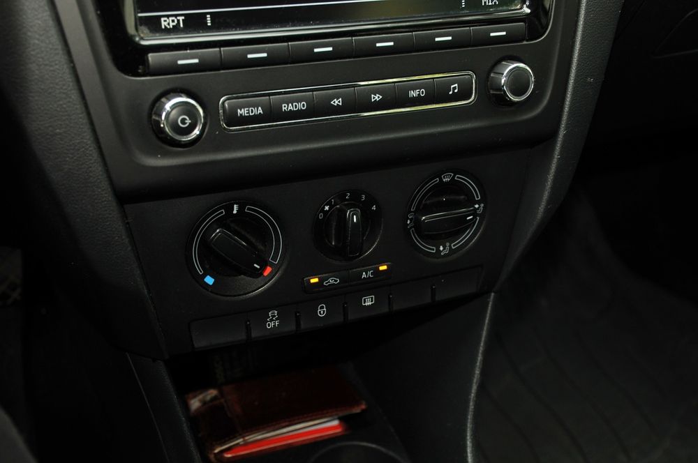 Vând Skoda Rapid