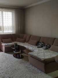 Продам диван очень в хорошем состоянии покупали за 500000