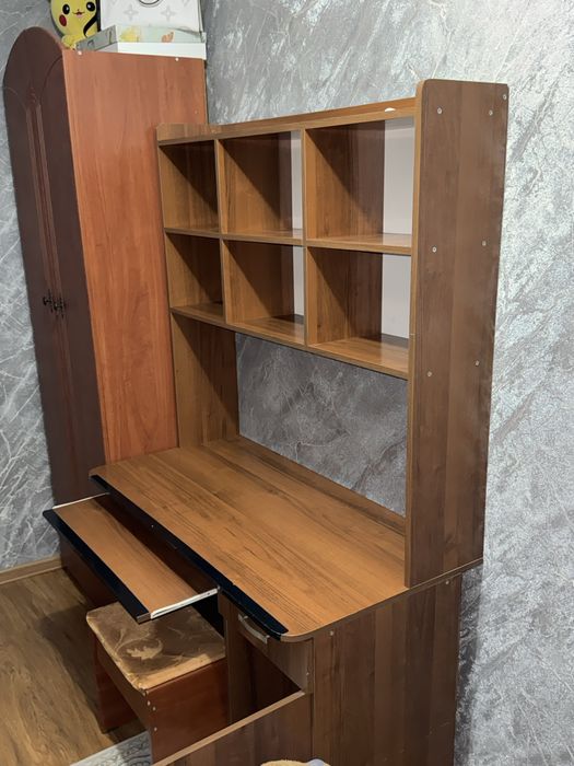 продается шифоньер с компьютерным столом и полками