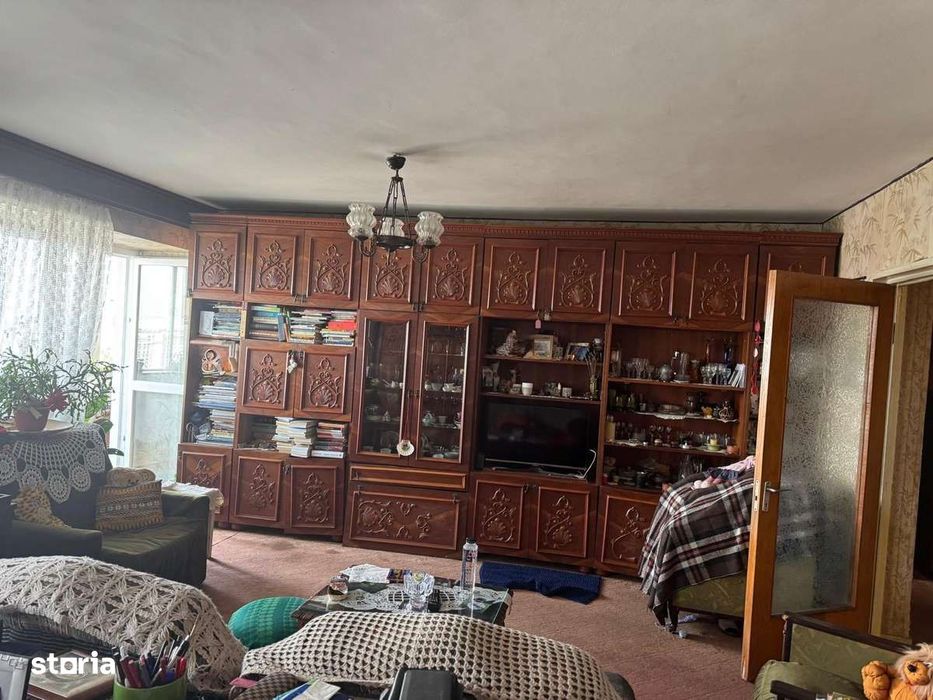 Vând apartament 4 camere Megamall 165.000 euro neg