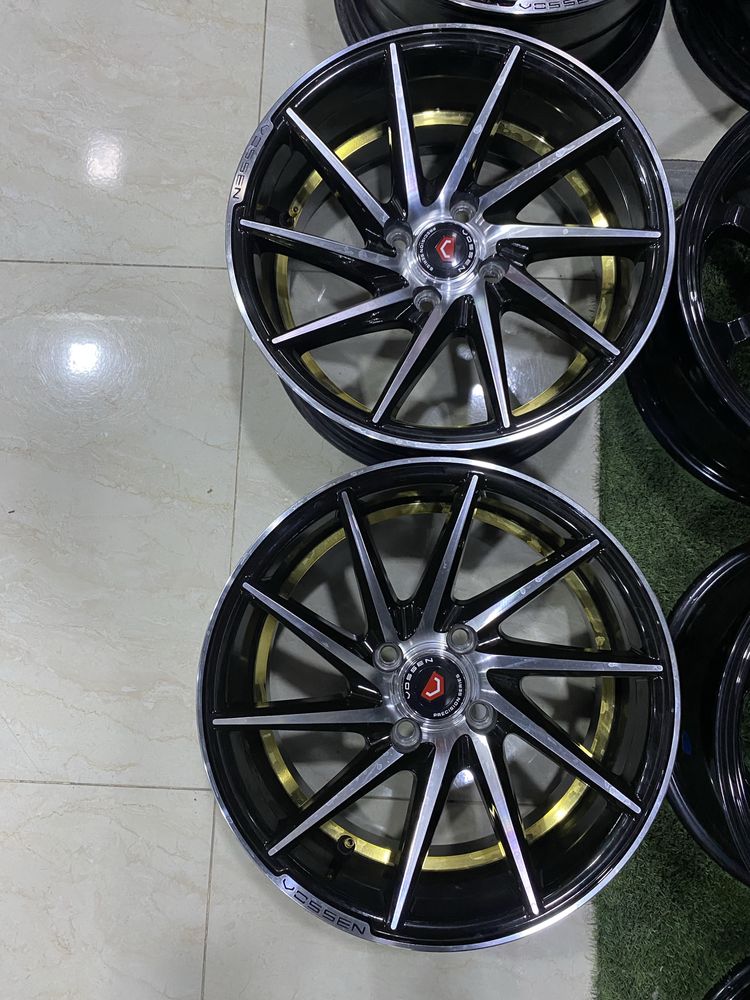 R15 4.100 Vossen diska