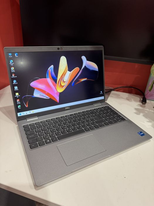 Лаптоп dell latitude 5520 Intel core I5  16 Ram 512 SSD