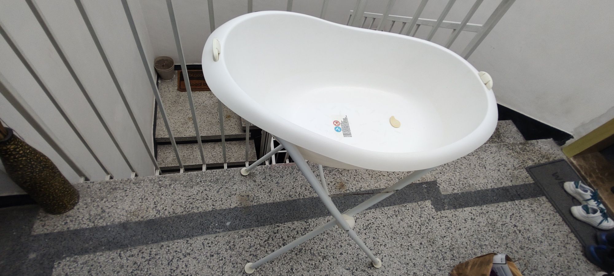 Вана за къпане на бебета със метална стойка Bebe Comfort