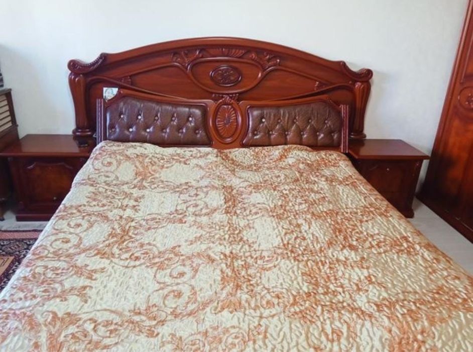 Продам спальный гарнитур