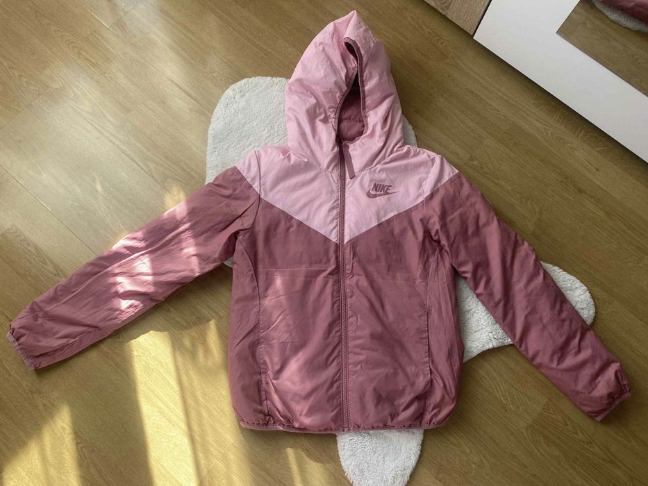 Дамско розово оригинално яке Nike