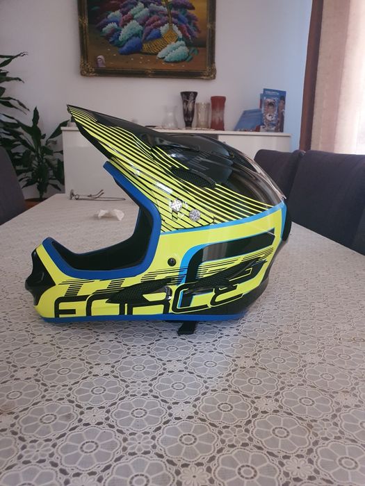 Vând casca bicicleta