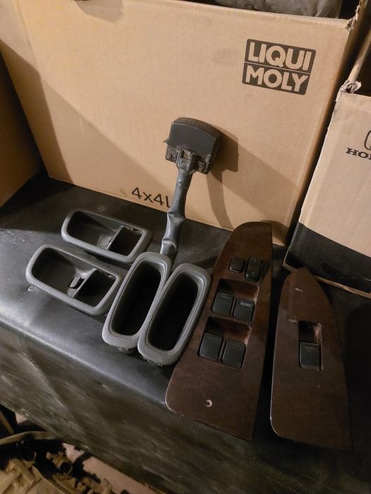 Блок управления стеклоподьемников,молдинги -окантовка крыльев,брызгови