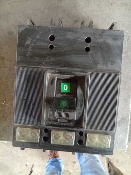 Автоматичен прекъсвач