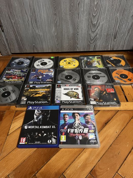 Vand PS4 în stare bună, recondiționat recent