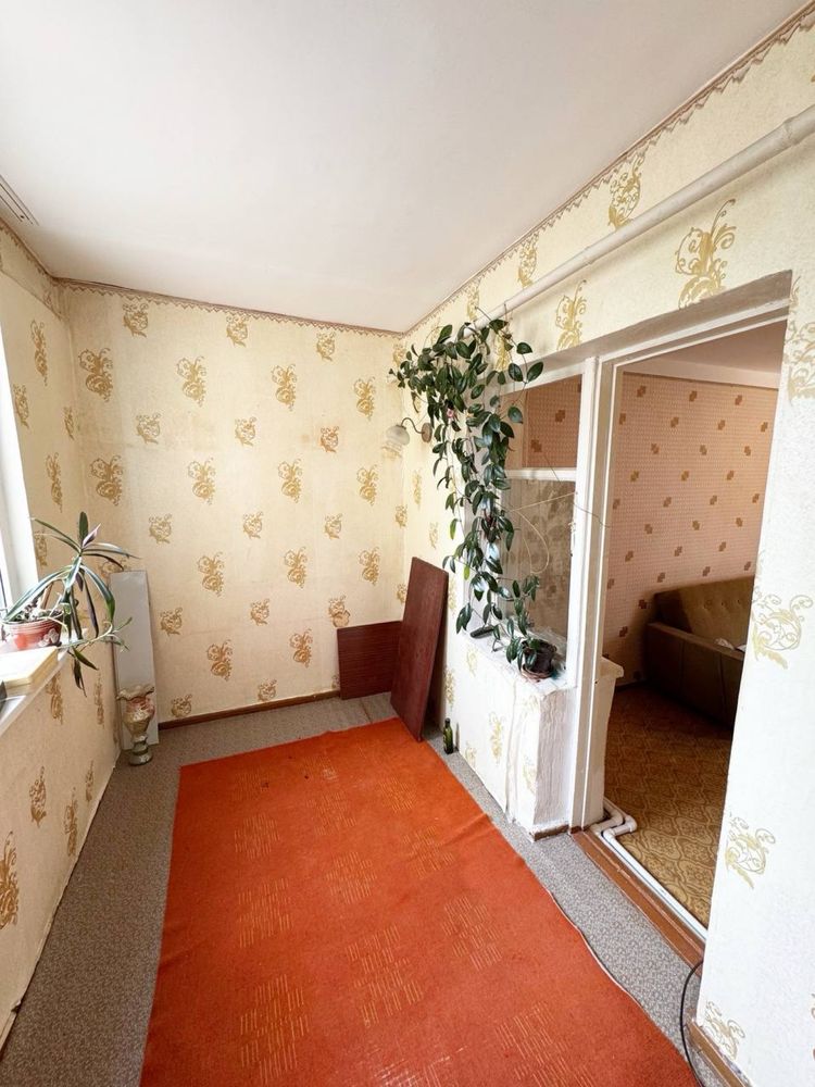 Прадаётся 1х 44м² Октяабирь базар кирпичный дом можно через банк