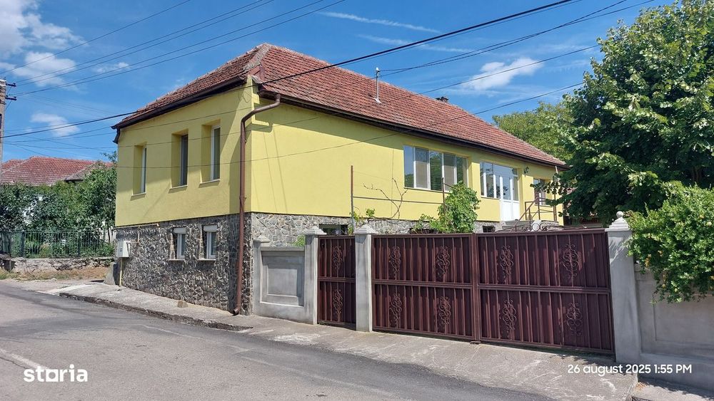 Casă mare în stare foarte bună, cartier Răcăștie, Hunedoara.