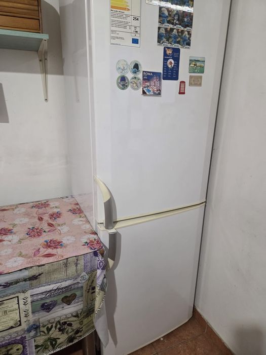 Închiriez apartament 2 camere decomandat.