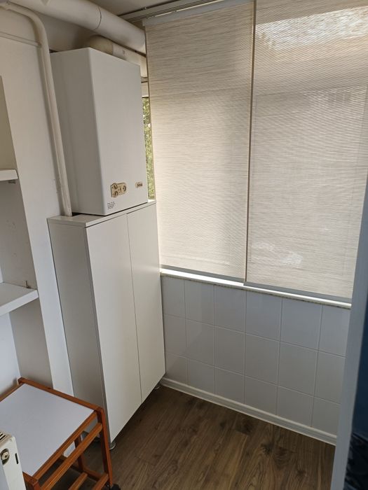 Închiriez apartament 3 camere.