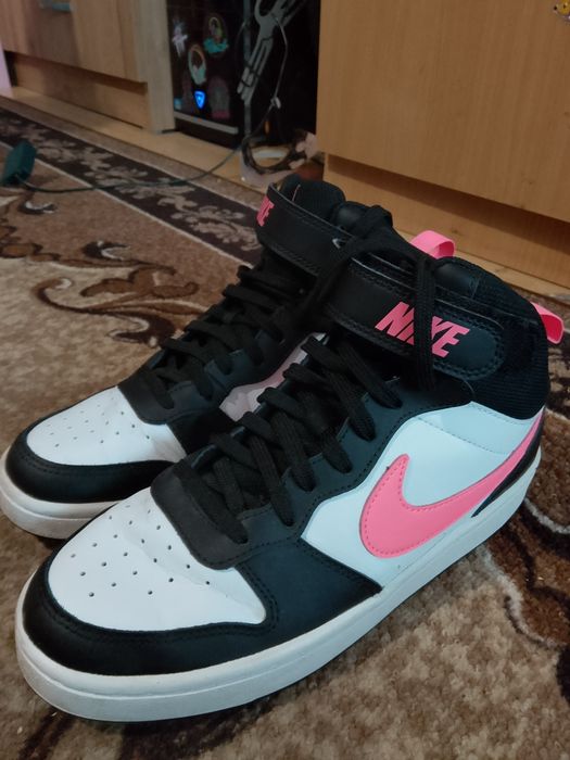 Дамски кецове Nike  Borough