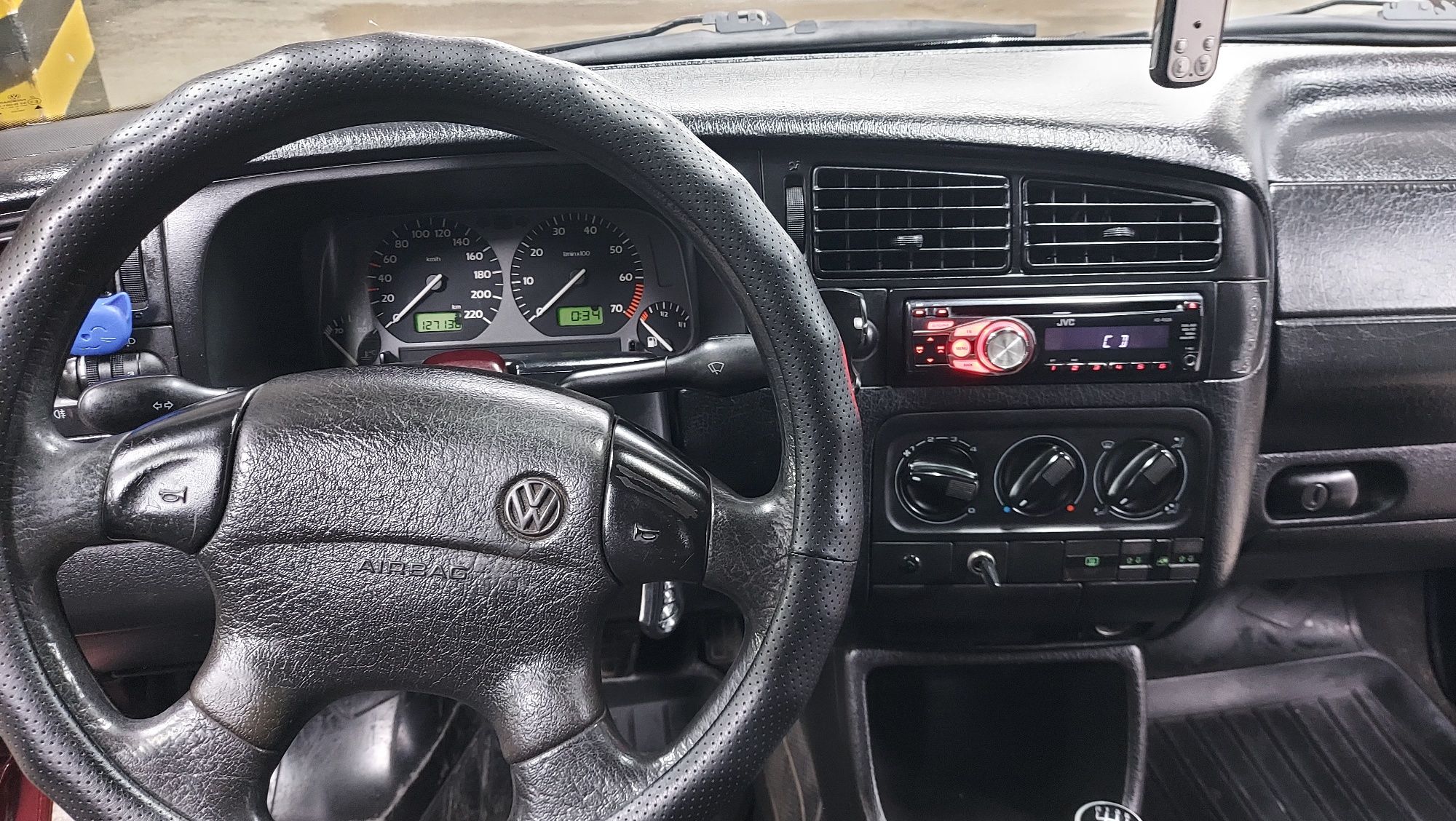Продам Volkswagen Golf 1995г