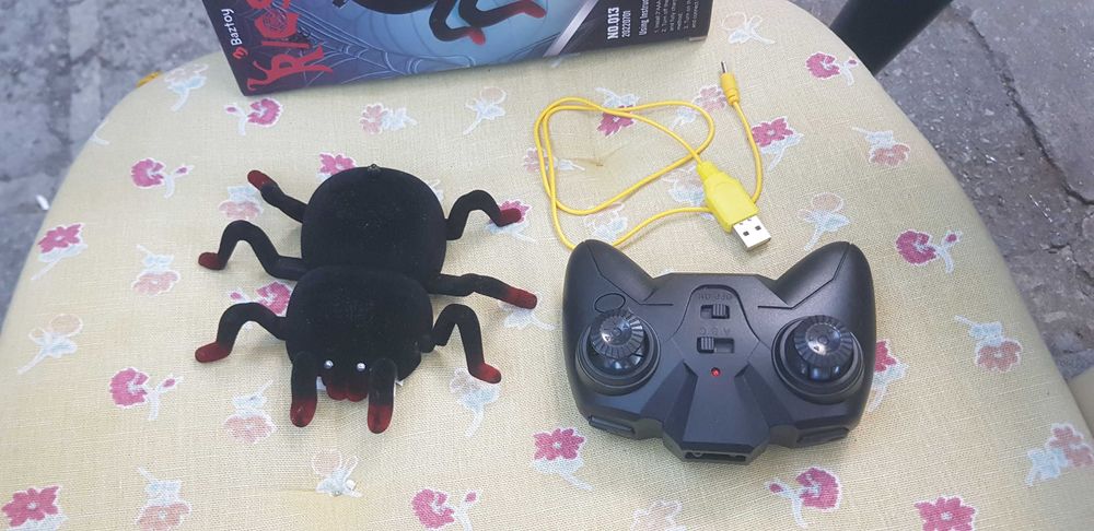 Играчка паяк с дистанционно управление