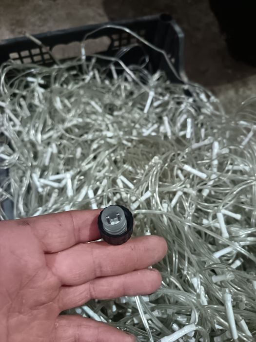 Продавам коледни лампи висящи бели 40м на един сезон с хубавите снадки