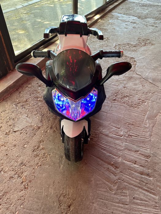 Vand motocicleta electrica noua