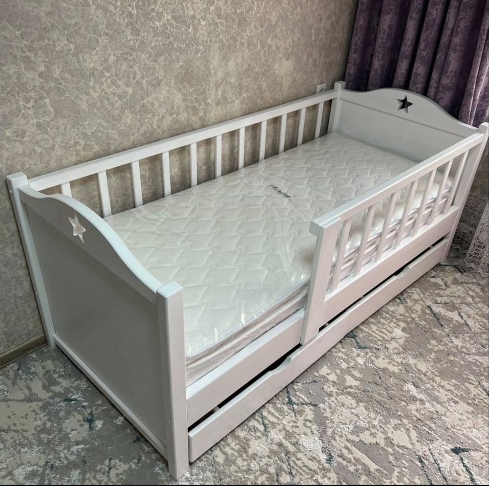 Продам кровать с матрасом подрастковую