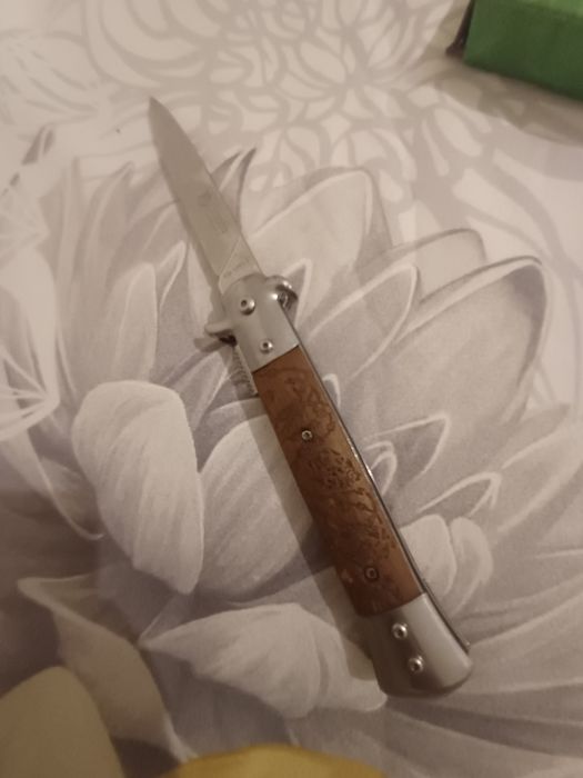 Vând briceag stiletto columbian 23 cm