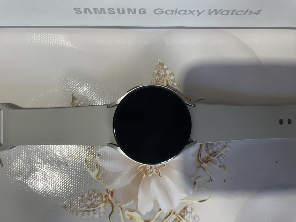 Samsung Galaxy watch 4 44 mm в отличном состоянии